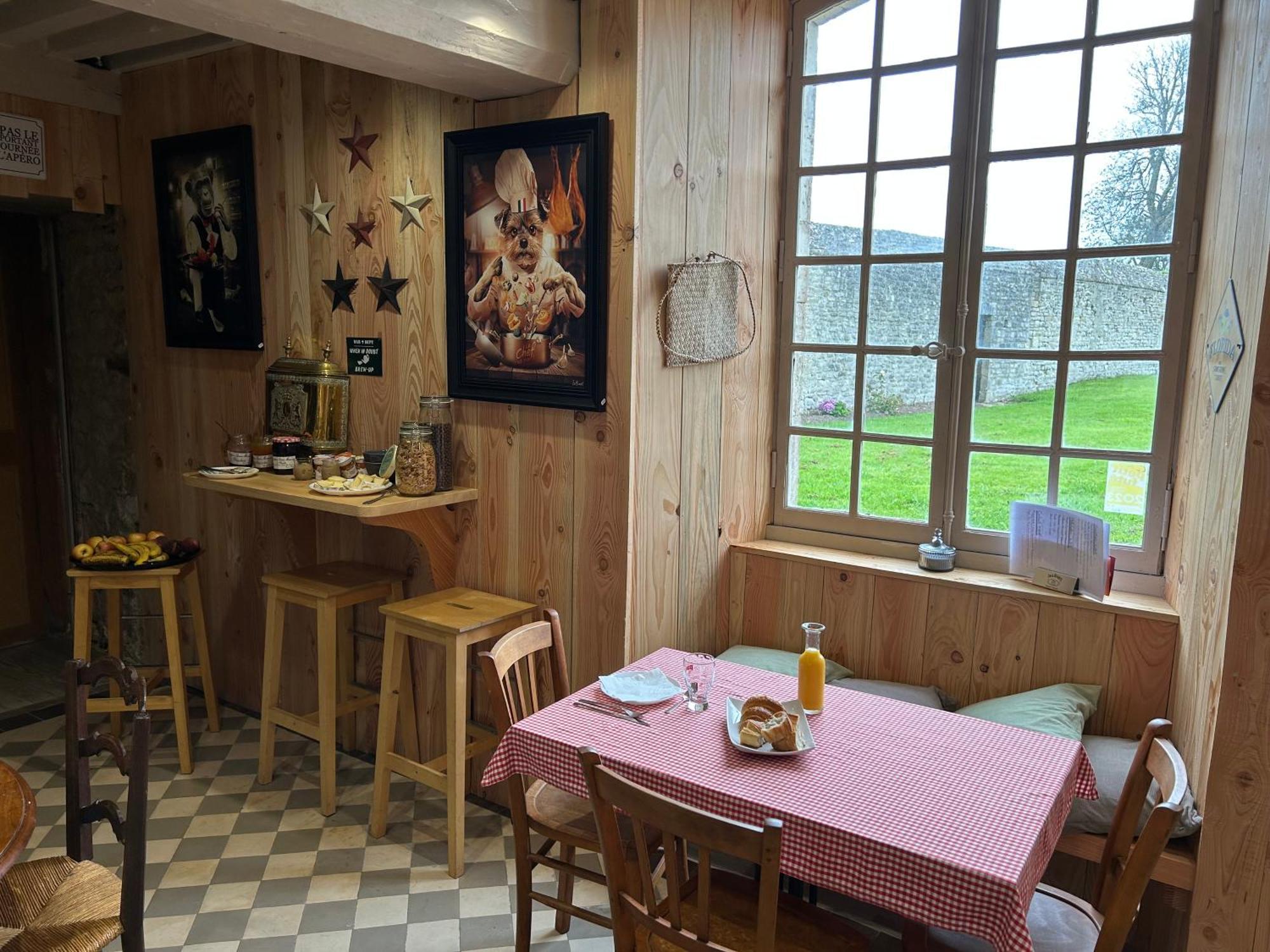 Chateau De Franquetot & D Day Collins Museum Sainte-Mère-Église エクステリア 写真